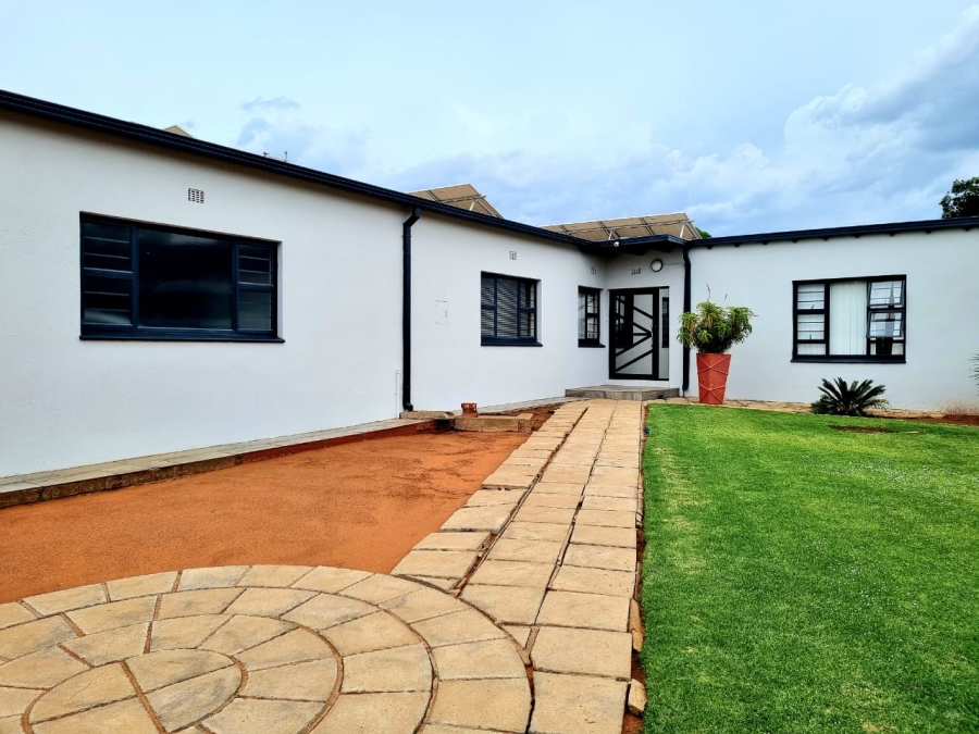 4 Bedroom Property for Sale in Monument Heights Northern Cape